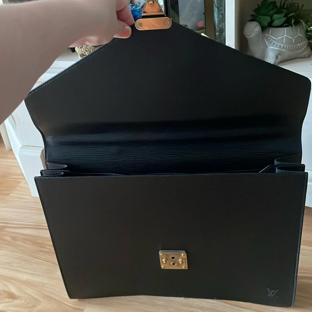 🚨LOUIS VUITTON🚨Black Epi Leather Serviette briefcase/business bag (minor wear)